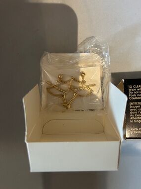 Avon Gold Martini Glass Pearl Accent Stud Earrings